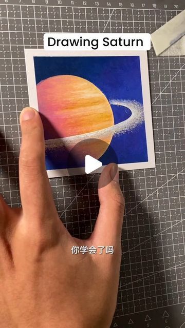 Easy Saturn Drawing, Oil Pastel Drawings Easy Step By Step, Simple Oil Pastel Art, Saturn Drawing, Saturn Art, Easy Drawing Ideas, Planet Drawing, Oil Pastel Drawings Easy, Saturn Planet