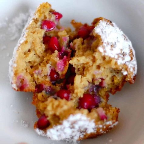 Pomegranate Muffins, Orange Muffin Recipe, White Chocolate Muffins, Pinch Of Yum, Winter Breakfast, Pomegranate Recipes, Orange Muffins, Chocolate Muffins, Breakfast Breads