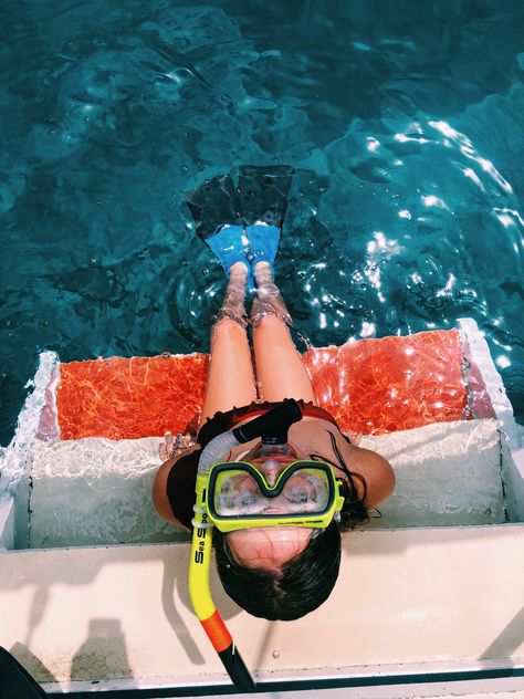 A girl sitting in the edge of a boat. She is looking upward to the camera. She is wearing a maroon bikini. She also has on goggles and a snorkel. Key West Photos, Vacation Photo, Beach Inspo, Hawaii Trip, Scuba Girl, Hawaii Beach, Travel Pics, Summer 22, Vacation Photos