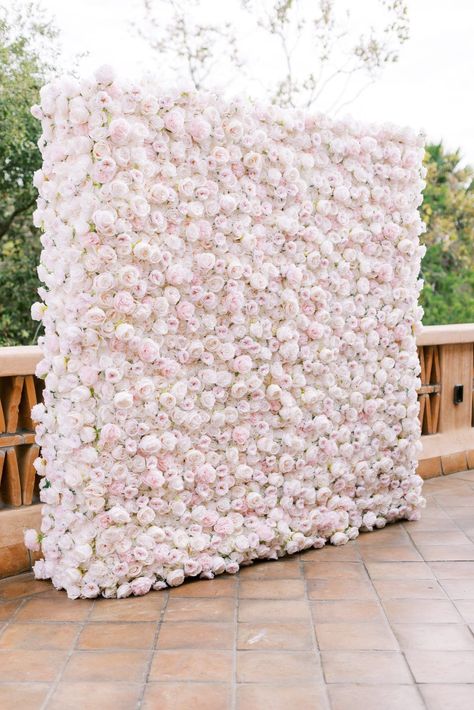 Faux Flower Wall, Wedding Photo Walls, Wedding Theme Design, Cake Backdrops, Pink Flower Wall, Pink And White Weddings, White Bridal Shower, Pink Showers, Flower Wall Wedding