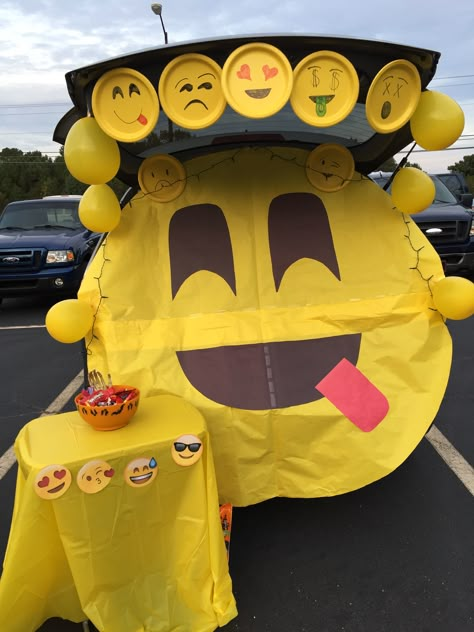 Trunk or treat- Emoji style Halloween Car Decorations, Trunker Treat Ideas, Futurist Architecture, Trunk Or Treat Ideas, Dulces Halloween, Hallowen Ideas, Emoji Party, Treat Ideas, Creative Activities For Kids