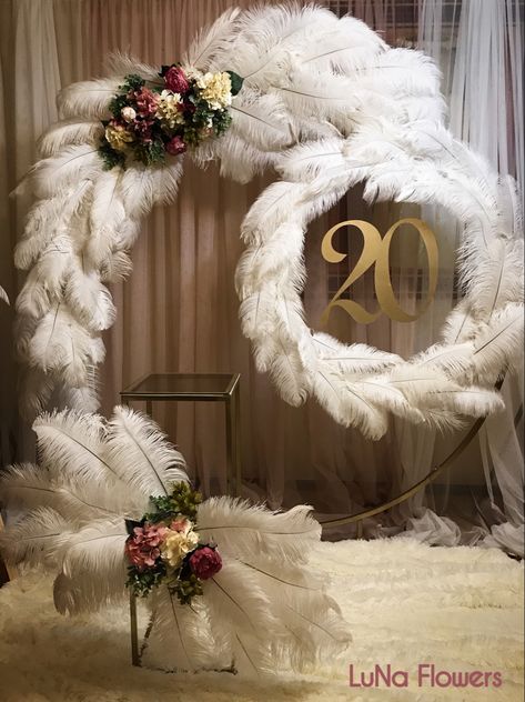 Cake Toppers Diy, Masquerade Theme, Toppers Diy, Feather Centerpieces, Paris Theme Party, Party Backdrops, Birthday Party Set, Decor Cake, Wedding Planning Decor