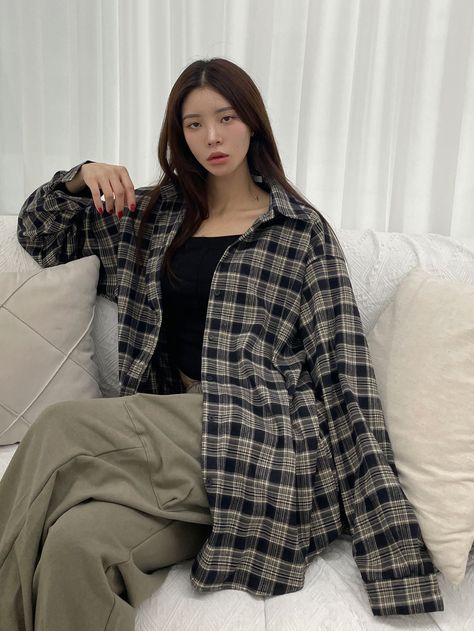 DAZY Plaid Print Drop Shoulder Oversized Shirt Tomboy Fall Outfits, Checked Shirt Outfit Women, Oversized Plaid Shirt Outfit, Formal Shirts Women, Checked Shirt Outfit, Long Shirt Outfits, Collared Shirt Outfits, Oversized Checked Shirt, Korean Shirts