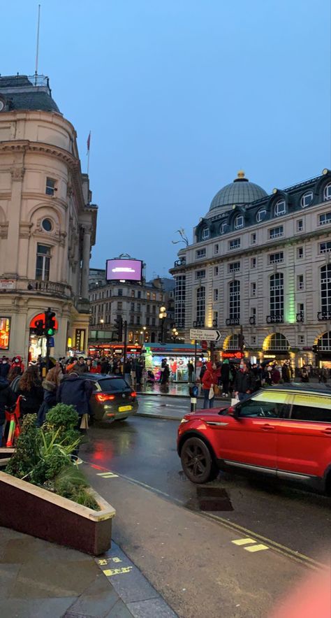 London Uk Aesthetic, Uk Aesthetic, British Aesthetic, Classic Car Photoshoot, London Streets, London Vibes, London Dreams, New York Night, Walks In London