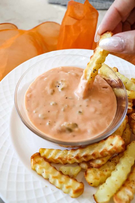 The Best Copycat In-n-Out Sauce - Razzle Dazzle Life Copycat In And Out Sauce, In And Out Sauce Recipe, Animal Style Sauce, In And Out Sauce, In N Out Sauce, Hamburger Sauce, Secret Sauce Recipe, Burger Sauces Recipe, In And Out Burger