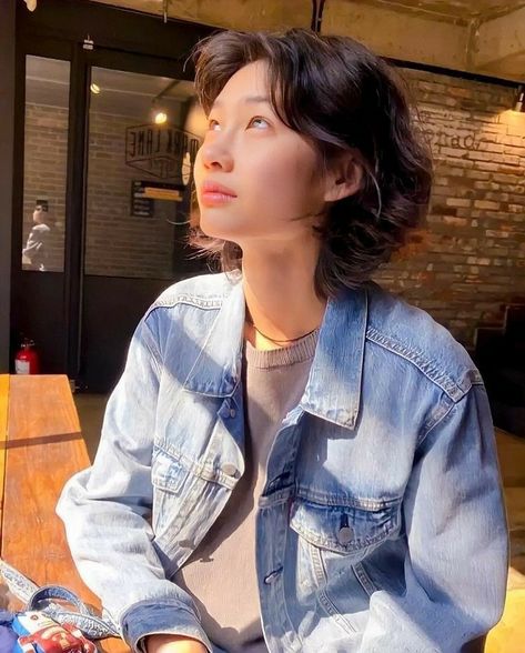 Jung Ho Yeon, Ho Yeon, Short Hair Tomboy, Really Short Hair, Hair Inspiration Short, Honey Hair, Shot Hair Styles, Hair Stylies, Penteado Cabelo Curto