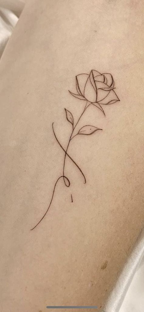 Roos Tattoo, Rose Outline Tattoo, Rose Tattoo Placement, Rose Tattoo On Side, Rose Vine Tattoos, Rose Tattoo On Back, Rose Tattoo Stencil, Single Rose Tattoos, Simple Rose Tattoo