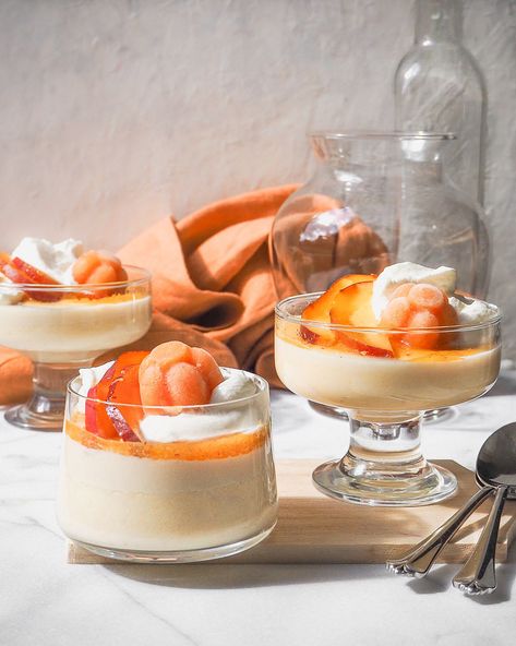 Panna Cotta Recipe, Peach Recipe, Cookie Cups, Fancy Desserts, Eat Dessert, Mini Desserts, Sweet Desserts, Decadent Desserts, Pavlova