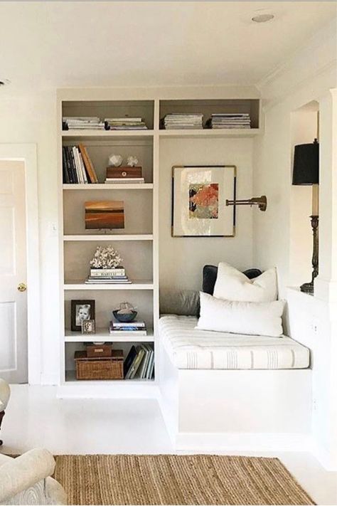 Comfy Interior Design, Book Shelves Living Room, Interior Design Closet, Living Room Modern Farmhouse, Yellow Kids Rooms, Bookshelves For Small Spaces, Built In Daybed, Shelves Living Room, Design Closet