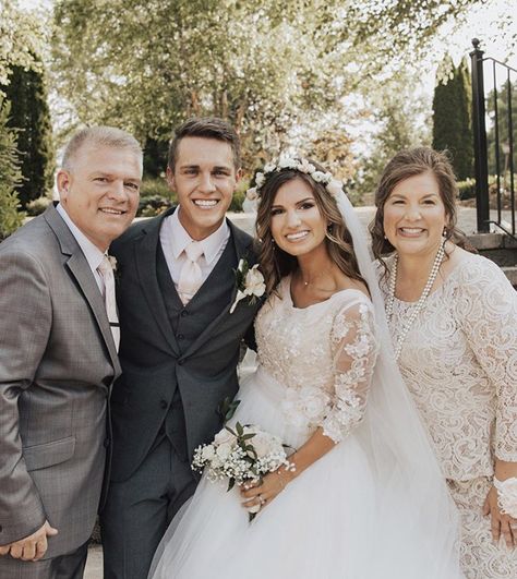 Carlin Bates Wedding, Nathan Bates, Carlin Stewart, Evan Stewart, Carlin Bates, Bates Family Blog, Duggar Girls, Duggar Wedding, Family Wedding Photos