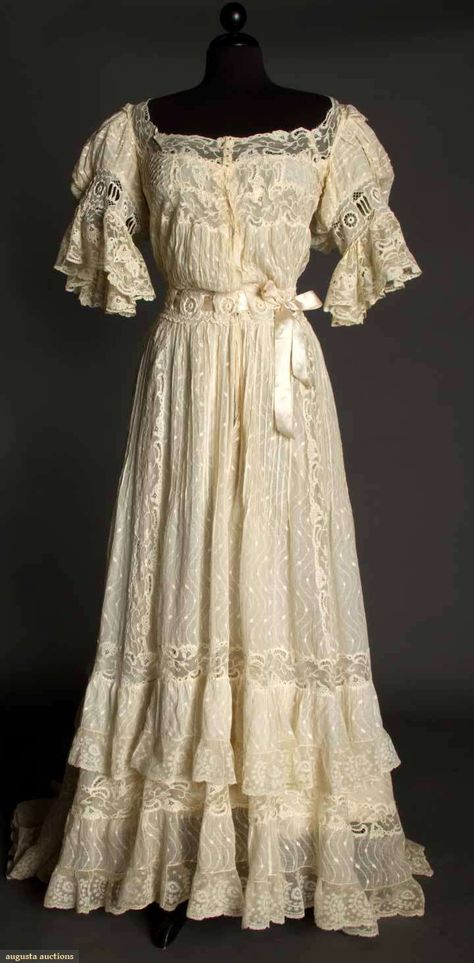 IVORY LAWN & LACE TEAGOWN, c. 1905 Pin-tucked cotton woven w/ serpentine-dot pattern, embroidered lace inserts at waist & short sleeves, Val lace trim, trained skirt, ivory China silk lining Tea Gown, 1900s Fashion, Robes Vintage, Edwardian Dress, Antique Dress, Vintage Gowns, Retro Mode, Antique Clothing, Edwardian Fashion