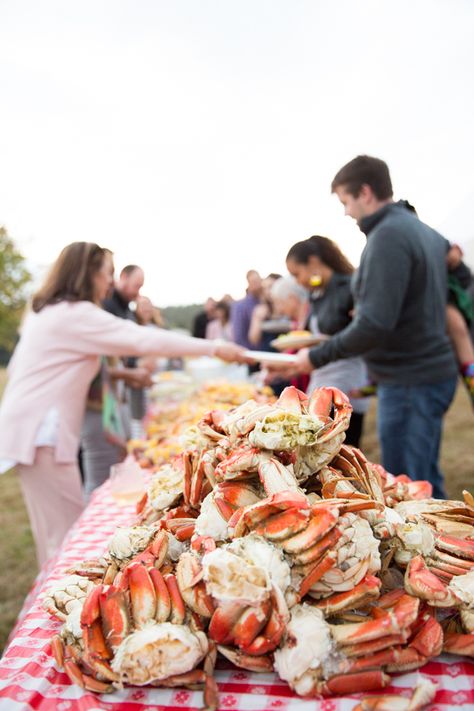 San Juan Island Crab Boil Rehearsal Dinner - Christine Chang Photo Wedding Low Country Boil, Seafood Rehearsal Dinner, Crab Boil Wedding, Crab Wedding, Crab Boil Rehearsal Dinner, Low Country Boil Wedding, Lobster Wedding, Low Country Boil Rehearsal Dinner, Rehearsal Dinner Ideas Food