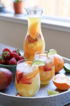 Sangria Drink, White Sangria Recipe, Tropical Food, White Sangria, Lemon Drink, Recipes Summer, Sangria Recipes, Alcohol Drink Recipes, Adult Beverages