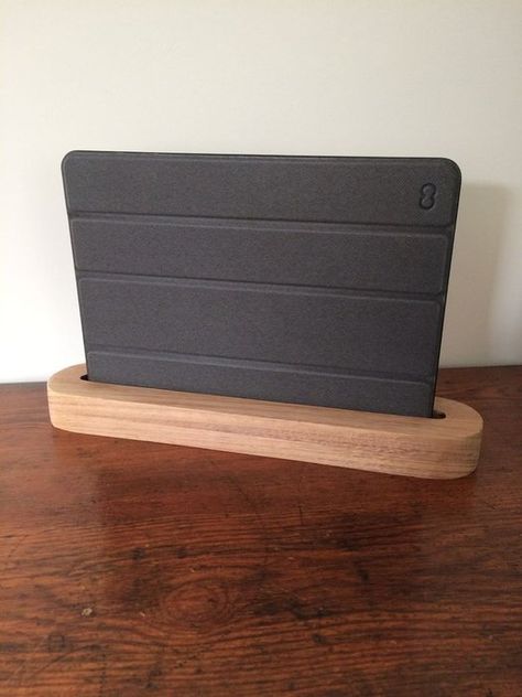 Wooden Tablet Stand: 8 Steps Diy Tablet Stand, Wooden Ipad Stand, Phone Dock, Wood Barn Door, Phone Stands, New Tablets, Diy Holz, Ipad Stand, Tablet Stand