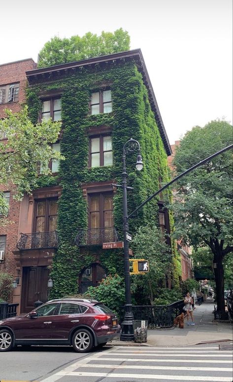 New York aesthetic Nyc Home Exterior, City Home Exterior, Brownstone Staircase, Nyc Apartment Exterior, Apartment Complex Exterior, New York Suburbs, City Exterior, Brownstone Interiors, Nyc Brownstone