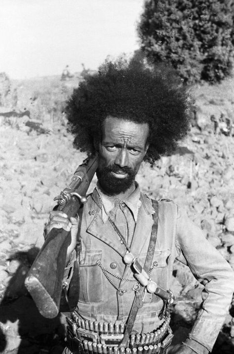 Ethiopian patriot soldier, 1941 Wilfred Thesiger, Vintage Ethiopia, Ethiopia People, Vintage Africa, History Of Ethiopia, Africa Style, Native American Images, African Royalty, Hidden Colors