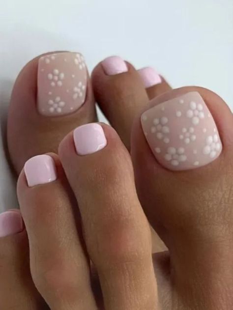 Light Pink Pedicure, Flower Pedicure Designs, Flower Pedicure, Flower Toe Nails, Pedicure Design, Pink Toe Nails, Pink Pedicure, Simple Toe Nails, Feet Nail Design