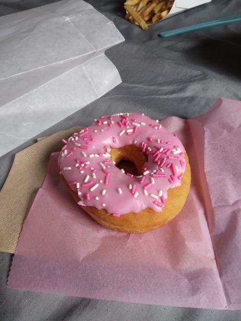 Pink Doughnut Aesthetic, Doughnut Aesthetic, Pink Doughnut, Valentines Aesthetic, Ice Cream Cute, Dessert Aesthetic, Pink Doughnuts, Colorful Food, Red And Black Wallpaper