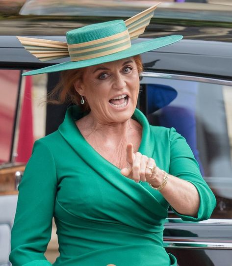 Sarah Ferguson Today, Louise Minchin, Sarah Duchess Of York, Dress Barbie Doll, Baby News, Knitwear Inspiration, Mother Of The Bride Dresses Long, Pottery Videos, Sarah Ferguson