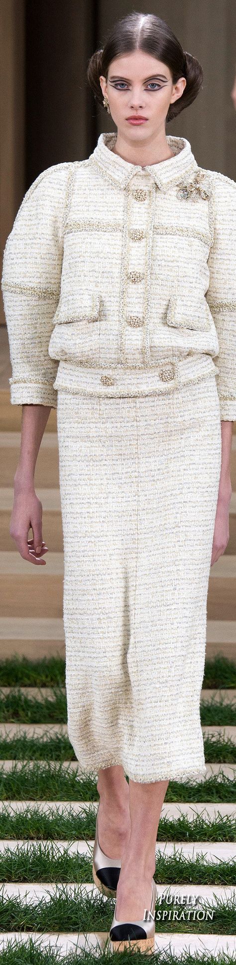 Chanel Spring 2016 Haute Couture | Purely Inspiration Chanel Spring 2016, Chanel Style Jacket, 2016 Couture, Collection Couture, Mode Chanel, Chanel Collection, Chanel Couture, Chanel Haute Couture, Spring Couture