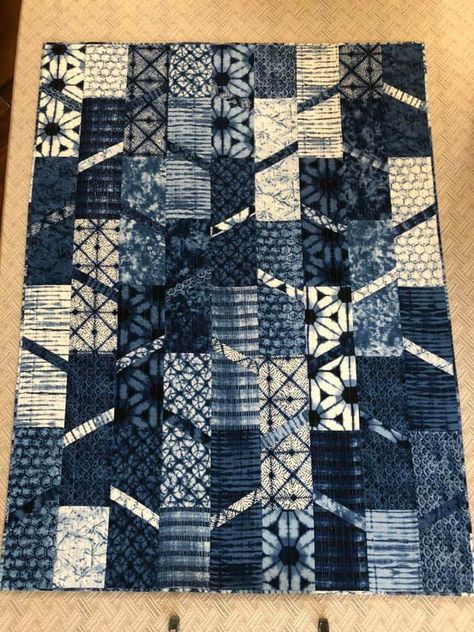 Sashiko Quilts Ideas, Shibori Quilt, Shibori Quilts Ideas, Japanese Folded Patchwork, Japanese Quilts Sashiko, Indigo Quilts, Indigo Quilt Patterns, Japanese Indigo Quilts, Blue Batik Quilts