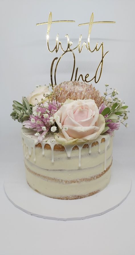 Birthday Cake With Fresh Flowers, 21st Birthday Cake For Girls, White Chocolate Drip, Cake With White Chocolate, White Birthday Cakes, 18th Cake, Birthday 2023, Vanilla Birthday Cake, 40th Cake