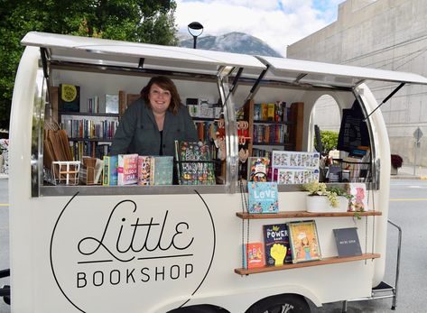 Mobile Bookshop, Book Truck, Bookshop Café, Vending Cart, Book Mobile, Bookstore Design, Book Cart, Mobile Library, Book Coffee