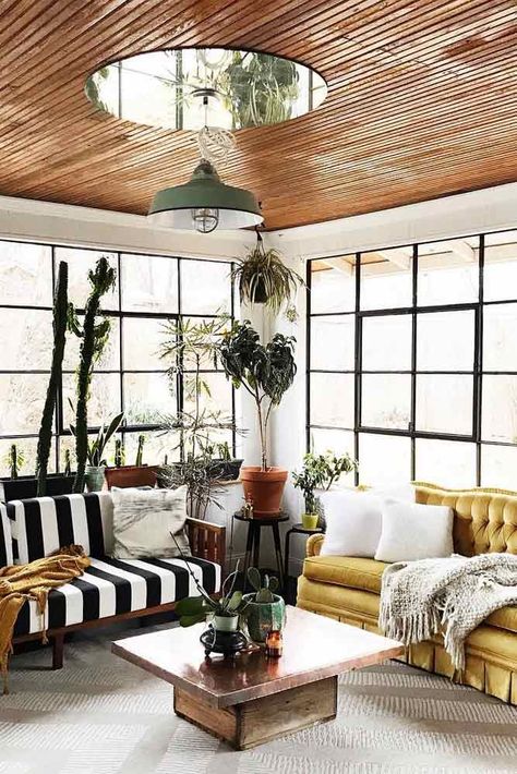 Sunroom Ideas: The Best Combo Of Indoor And Outdoor In One ★ Bohemian Sunroom, Cozy Sunroom, Sunroom Furniture, Sunroom Decorating, Sunroom Designs, Farmhouse Side Table, Diy Home Decor Ideas, Cup Of Joe, Colorful Furniture