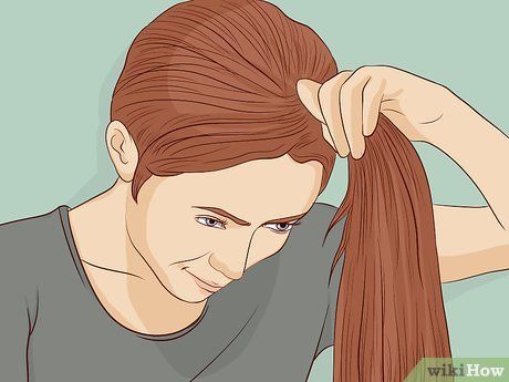 Diy Hair Layers, A Layered Haircut, Ponytail Haircut, Self Haircut, Cut Own Hair, How To Cut Your Own Hair, Diy Haircut, Layered Haircut, Short Hair Styles For Round Faces