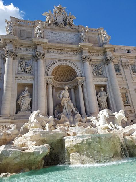 Fontaine de trevi ;Rome Rotterdam, Barcelona Cathedral, Rome, Louvre, Barcelona, Paris, France, Architecture, Building