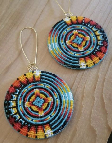 Round Beaded Earrings Native American, Beaded Bracelets Native American, Beaded Medallion Native American, Beaded Medallion Patterns, Powwow Beadwork, Indigenous Beading, Bead Jewelry Patterns, Beaded Medallion, Quill Work