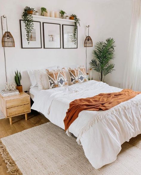 Minimalist Boho Bedrooms, Earthy Bedroom, Apartment Stuff, Decor Ideas Bedroom, Creative Bedroom, Decor 2024, Master Room, Upstairs Bedroom, Decorative Ideas