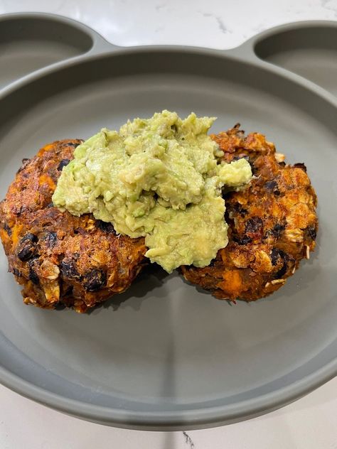 Blw Black Beans, Sweet Potato Black Bean Recipe, Bean Patties Recipe, Beans For Babies, Bean Patty, Bean Patties, Led Weaning Recipes, Black Bean Cakes, Black Bean Patties