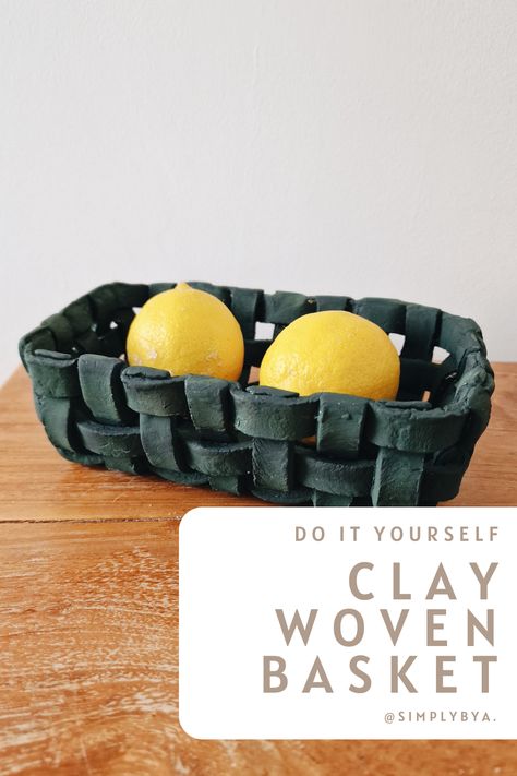 Easy to follow tutorial on how to make your own air-dry clay decorative woven basket. #diy #airdryclay #wovenbasket #clayhomedecor Pottery Baskets Clay, Air Dry Clay Fruit Bowl, Diy Airdryclay, Ceramic Baskets, Clay Basket, Basket Diy, Diy Air Dry Clay, Clay Bowl, Decorative Basket