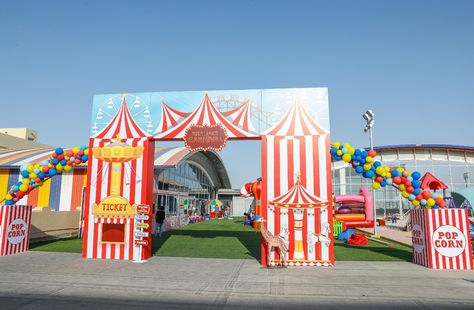 Carnival Party Entrance, Carnival Entrance Ideas, Carnival Theme Entrance, Carnival Entrance Decor, Carnival Entrance Arch, Carnival Theme Backdrop, Carnival Entrance, Carnival Backdrop, Event Entrance Design