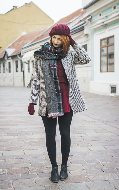 Beret Winter Outfit, Houndstooth Coat, Winter Outfits For Work, Classic Elegant, Inspiration Mode, Winter Looks, Fall Winter Outfits, Winter Outfit, French Connection