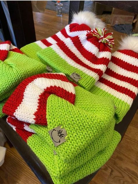 Grinch Beanie Knitting Machine, Knit Hat Color Schemes, Grinch Hat Knitting Machine, Knitting Machine Grinch Hat, Addi Knitting Machine Christmas Projects, Knitting Machine Blanket Patterns, Knitting Machine Christmas Projects, 40 Pin Knitting Machine Pattern, Addi Machine Projects