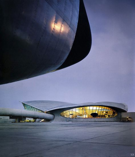 1962 ... TWA Terminal - JFK (Idlewild) Airport - Eero Saarinen | Flickr - Saarinen Architecture, Twa Airport, Structural Expressionism, Airport Architecture, Twa Flight Center, Twa Terminal, Twa Hotel, Richard Rogers, Vintage Airline