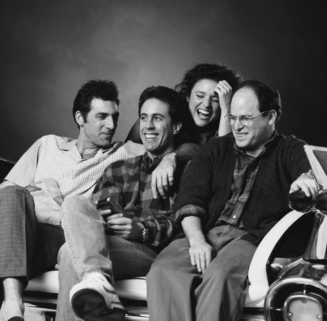 11 Hilariously Wonderful Classic Photos Of 'Seinfeld' Seinfeld Tv Show, Cosmo Kramer, Julia Louis Dreyfus, Jerry Seinfeld, Movies And Series, Poster Series, Seinfeld, Top Gear, Show Photos