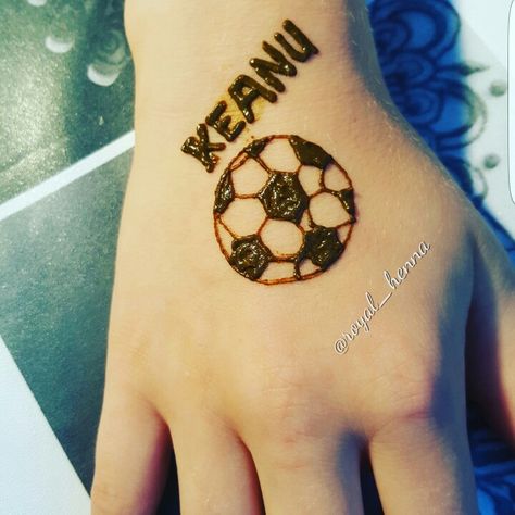 Henna für Jungs Henna For Boys, Henna Sleeve, Cute Henna Tattoos, Jagua Tattoo, Cute Henna, Henna Tattoo Hand, Simple Henna Tattoo, Forearm Tattoo Design, Tattoo Hand