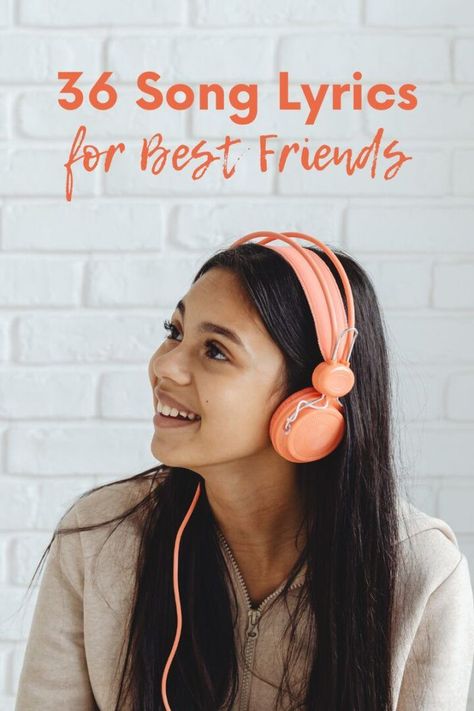 A girl listening to music. Song Lyrics For Best Friends, Lyrics For Best Friends, Song Lyrics About Friends, Cute Lyrics, Friends Instagram Story, Words For Best Friend, Beat Friends, Song Ideas, Babymoon Photos