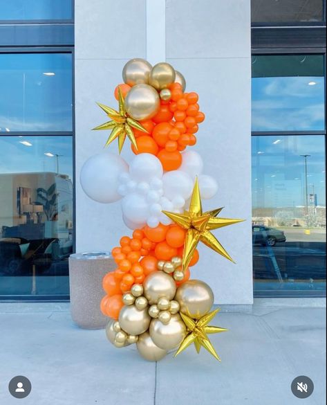 Red And Orange Balloon Garland, Orange And Gold Balloon Arch, Organic Balloon Garland Tutorial, Blue Orange White Balloon Garland, Orange White Gold Balloon Garland, Orange Balloon Bouquet, Balloon Decorations Diy Tutorials, Party Balloons Diy, Happy Balloons