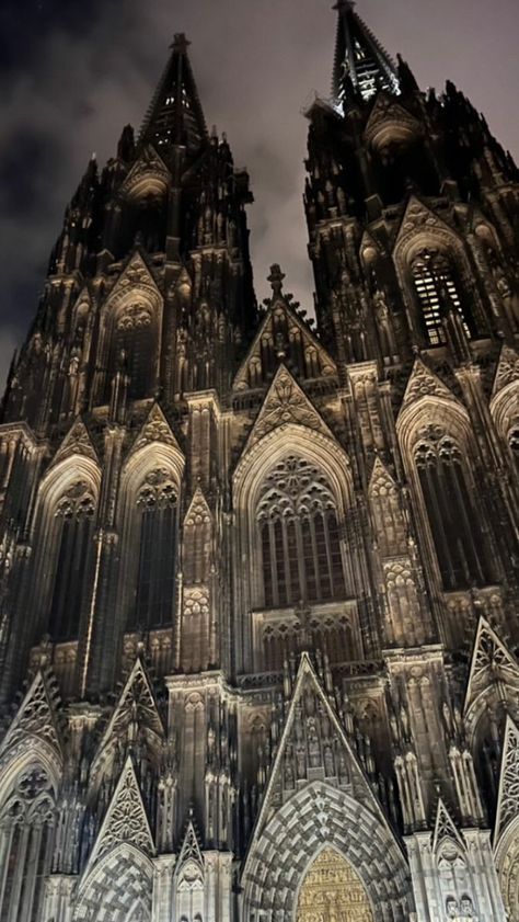 Cathedral Aesthetic, Goth Architecture, Gothic Castle, Arte Peculiar, Castle Aesthetic, Spotify Artist, Gothic Aesthetic, Architecture Old, Gothic Architecture