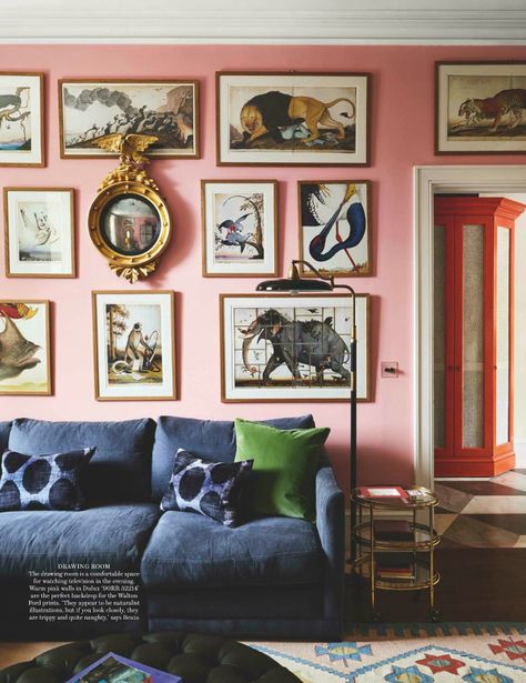 pink gallery wall, pink living room, colorful home decor Suzanne Tucker, Beata Heuman, Ben Pentreath, Murs Roses, English Houses, Blue Couch, Book English, Perfect Gallery Wall, Pink Living Room