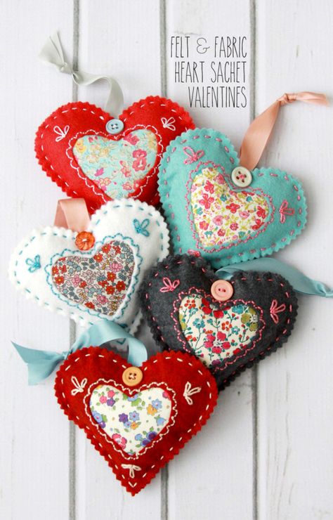 Felt and Fabric Heart Sachet Valentines Sewing Pattern Heart Sachet, Valentines Bricolage, Valentine Projects, Fabric Hearts, Fabric Heart, Beginner Sewing Projects Easy, Heart Crafts, 자수 디자인, Handmade Valentine