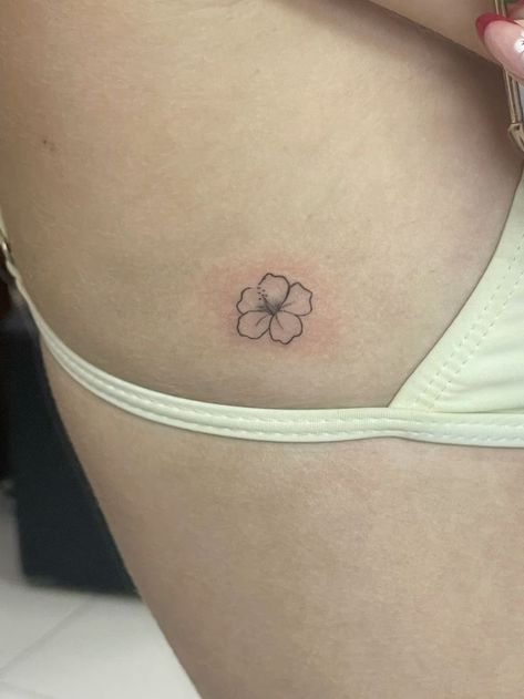 Mini Hibiscus Tattoo, Tiny Hibiscus Tattoo, Small Hawaiian Flower Tattoos, Small Hawaiian Tattoo, Costa Rica Tattoo Ideas, Small Hibiscus Tattoo, Hawaiian Flower Tattoo, Tiny Flower Tattoo, Costa Rica Tattoo