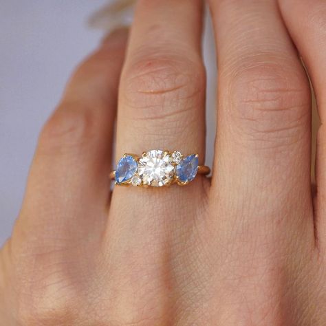 Cornflower Blue Engagement Ring, Cornflower Blue Sapphire Engagement Ring, Cornflower Sapphire Ring, Cornflower Blue Sapphire Ring, Trio Engagement Ring, Cornflower Sapphire, Cornflower Blue Sapphire, Jewelry Girl, Blue Engagement Ring