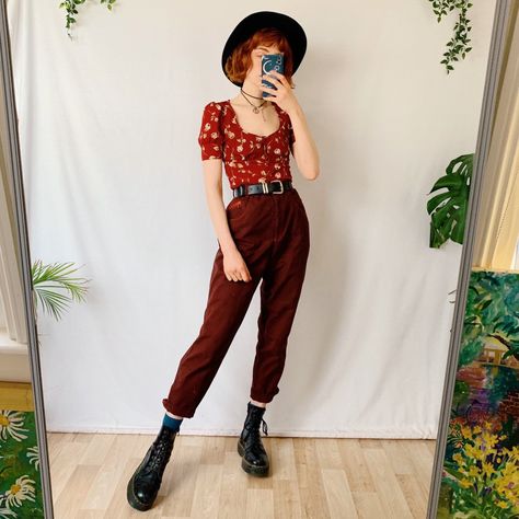 Mom Aesthetic Outfit, Interesting Outfits, Academia Style, Vintage Mom Jeans, Vintage Mom, Red Vintage, Jeans Outfit, Outfit Inspo Fall, Fall Fashion Outfits