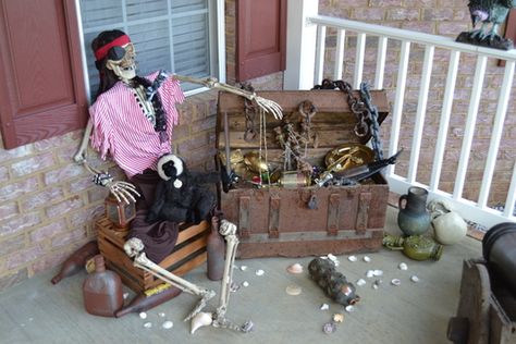 Pirate Scene, Pirate House, Pirate Halloween Decorations, Ship House, Halloween Pirates, Pirate Props, Pirate Party Decorations, Caribbean Party, Halloween Camping