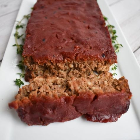 Hearty Low-FODMAP Meatloaf with Savory Sauce; Gluten-free. #glutenfreerecipes #saucerecipes #lowfodmaprecipes #ibsdiet Fodmap Meatloaf, Award Show Party, Fructose Intolerance, Winter Snacks, Fodmap Dinner, Low Fodmap Meals, Low Fodmap Recipes Dinner, Fodmap Recipes Dinner, Fodmap Meal Plan